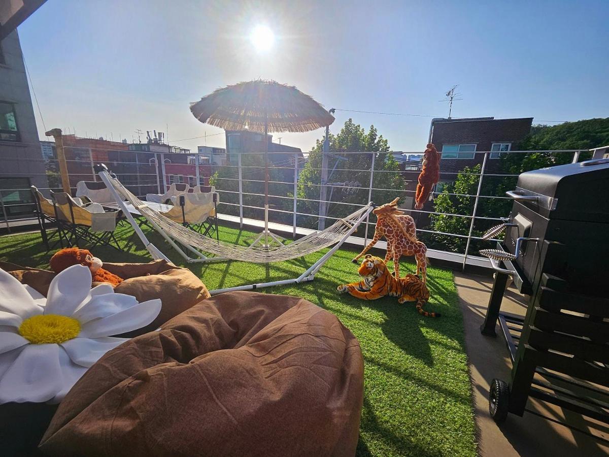 Cozy Place Near Hongdae Apartment